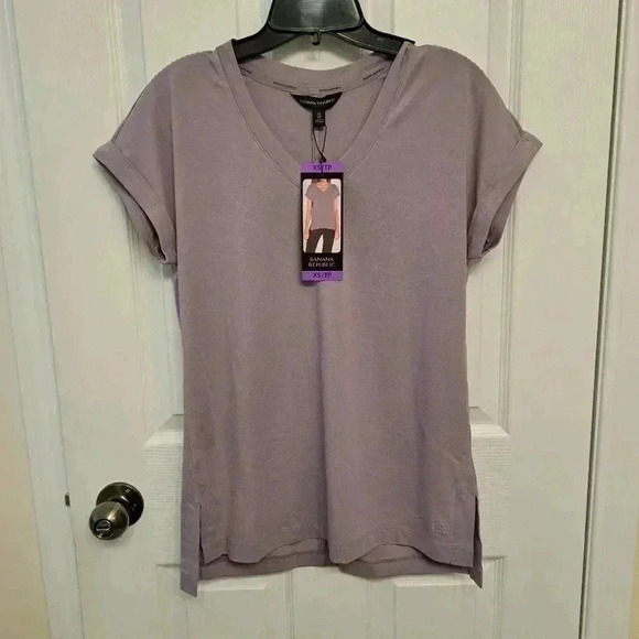 NWT Banana Republic V-neck Top Pale Purple Rolled Sleeve XS Cotton Blend Tee - Picture 11 of 13